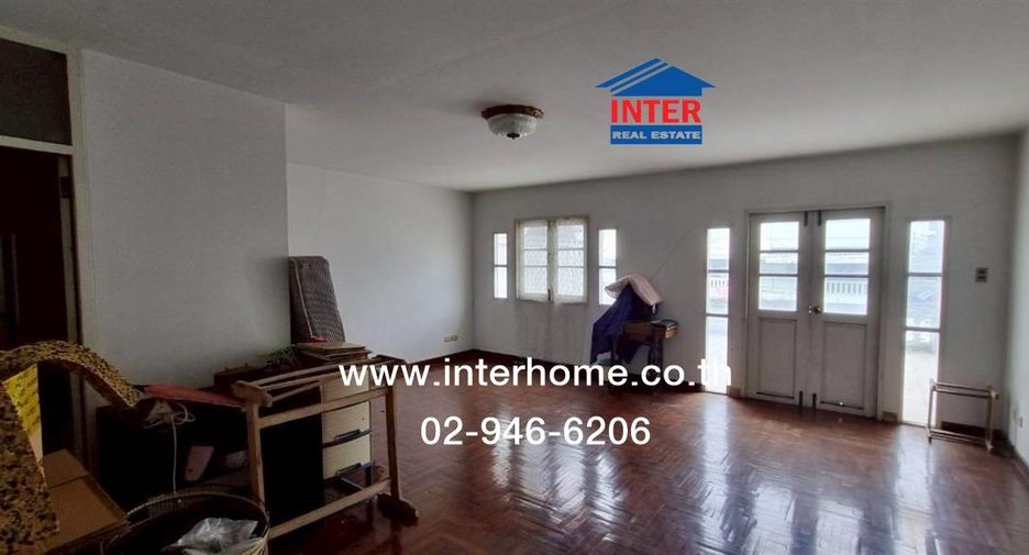For sale 5 bedrooms townhouse in Wang Thonglang, Bangkok