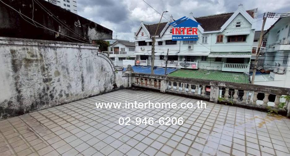 For sale 5 bedrooms townhouse in Wang Thonglang, Bangkok