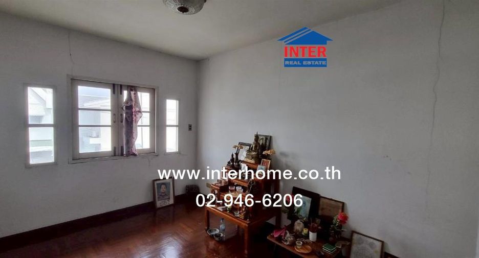 For sale 5 bedrooms townhouse in Wang Thonglang, Bangkok