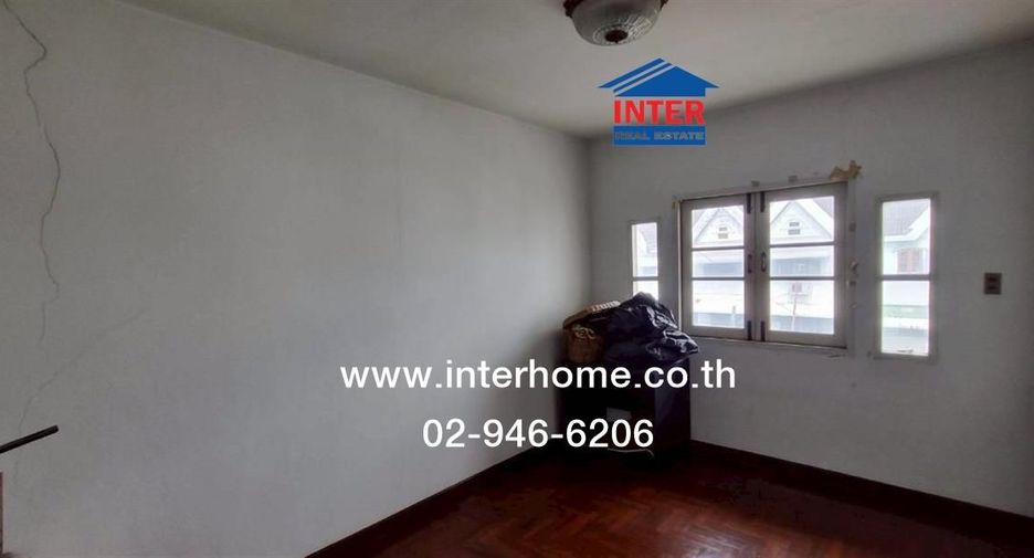 For sale 5 bedrooms townhouse in Wang Thonglang, Bangkok