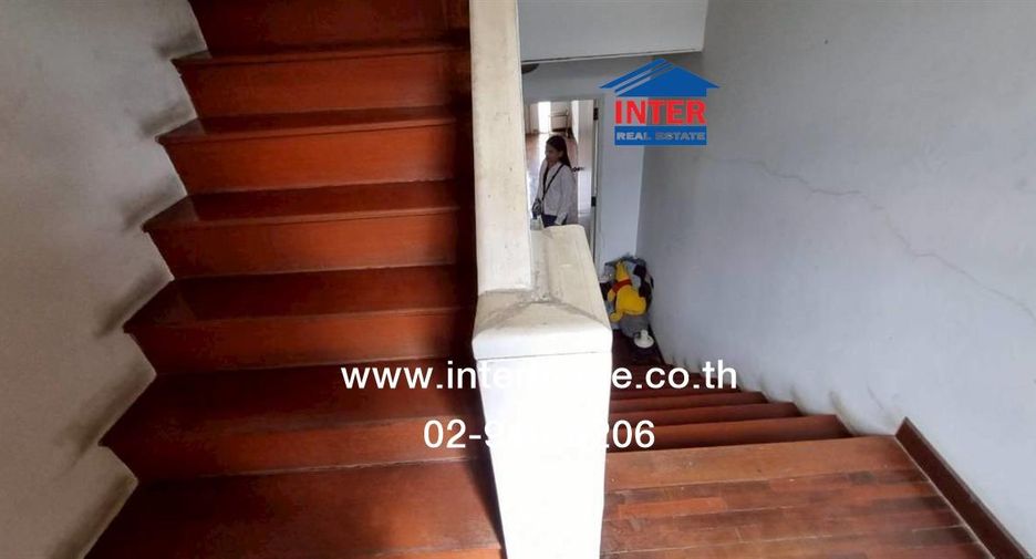 For sale 5 bedrooms townhouse in Wang Thonglang, Bangkok