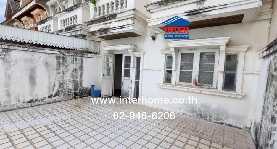 For sale 5 bedrooms townhouse in Wang Thonglang, Bangkok