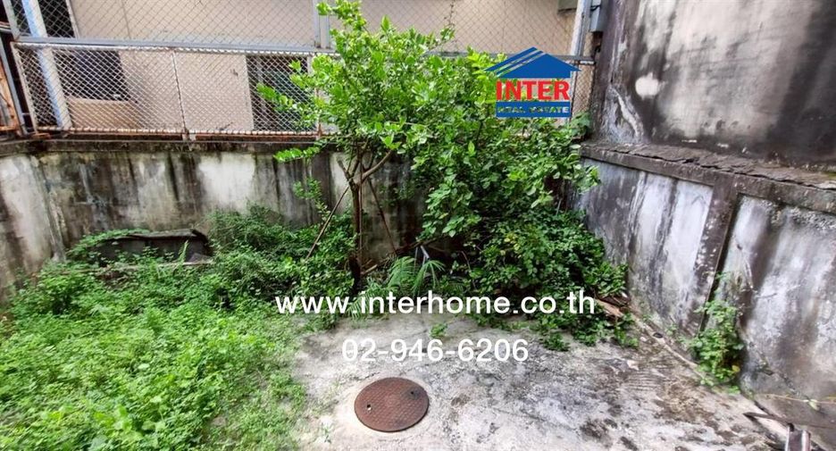 For sale 5 bedrooms townhouse in Wang Thonglang, Bangkok