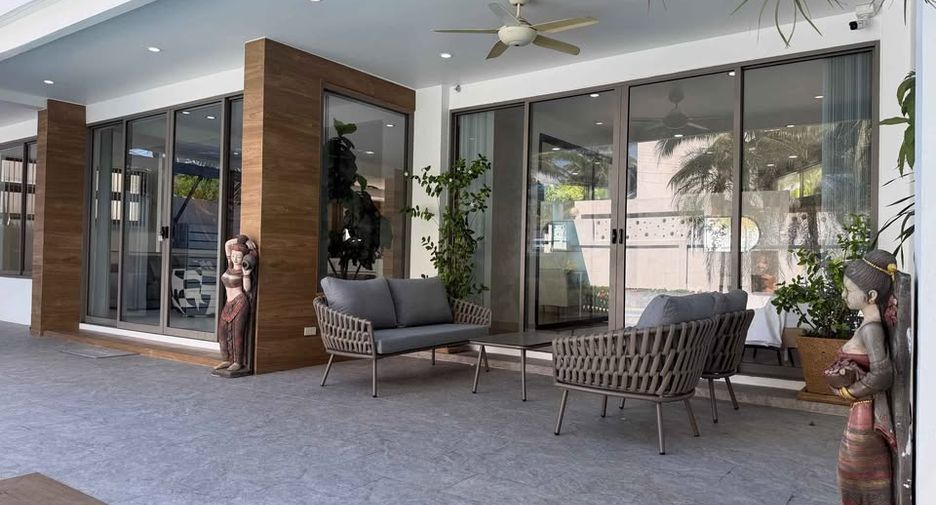 For rent and for sale 4 bedrooms villa in Kathu, Phuket
