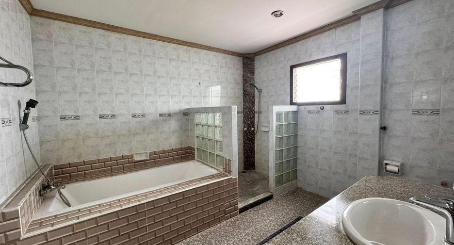 Haus zum Kauf mit 4 Zimmer in Bang Lamung, Chonburi