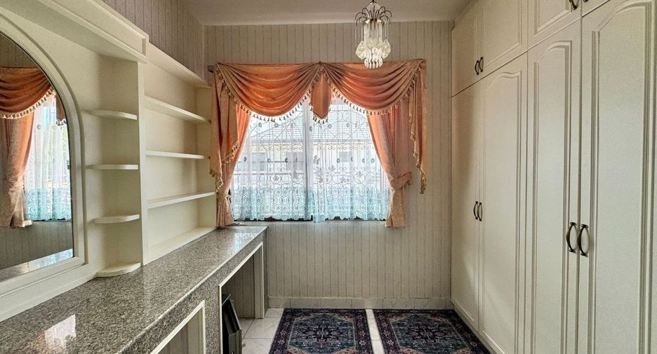 Haus zum Kauf mit 4 Zimmer in Bang Lamung, Chonburi