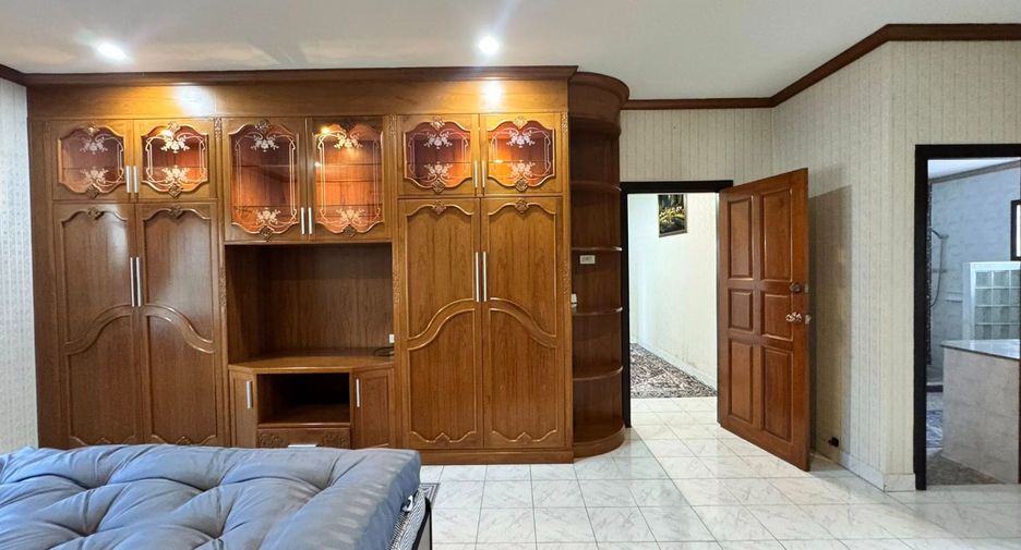 Haus zum Kauf mit 4 Zimmer in Bang Lamung, Chonburi
