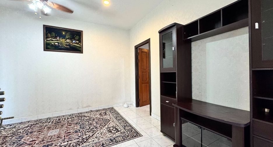 Haus zum Kauf mit 4 Zimmer in Bang Lamung, Chonburi