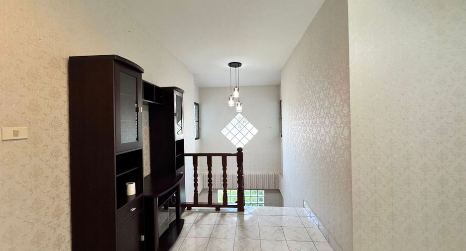 Haus zum Kauf mit 4 Zimmer in Bang Lamung, Chonburi