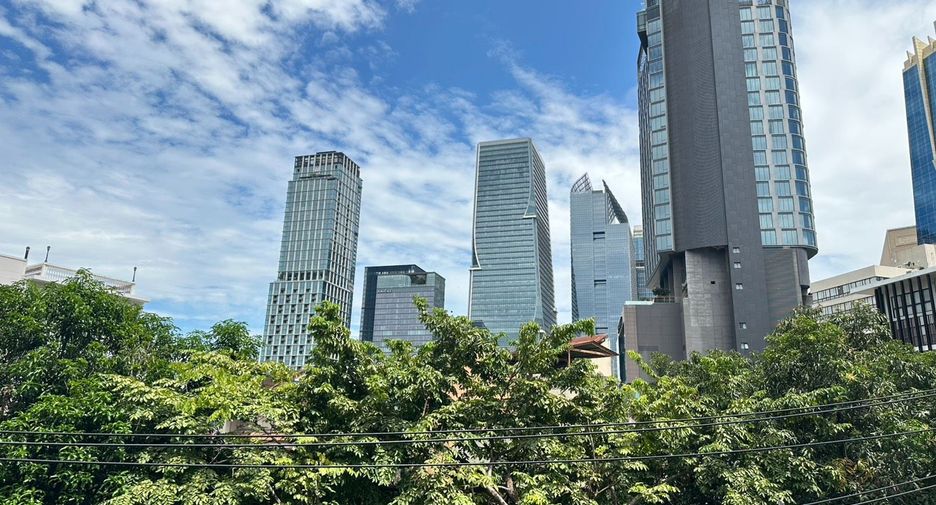 For rent 3 bedrooms retail Space in Sathon, Bangkok