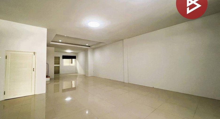 For sale studio townhouse in Mueang Chon Buri, Chonburi