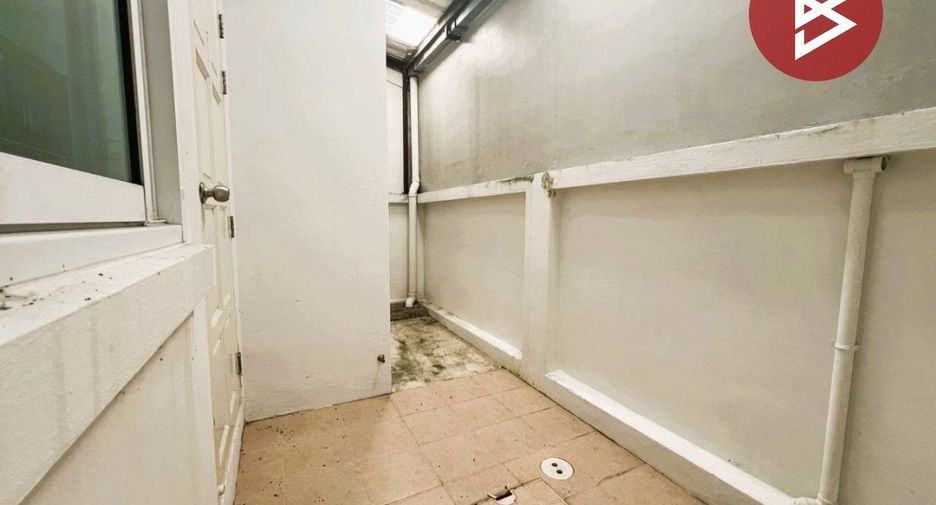 For sale studio townhouse in Mueang Chon Buri, Chonburi