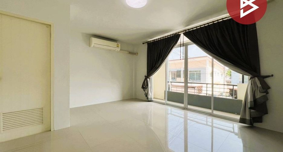 For sale studio townhouse in Mueang Chon Buri, Chonburi