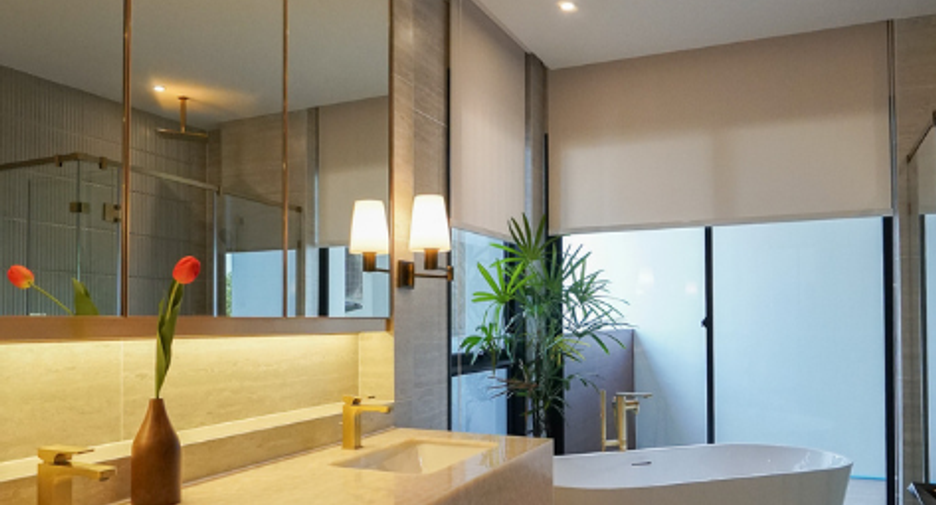 For rent and for sale 4 bedrooms house in Bang Kapi, Bangkok