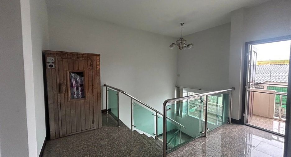 Продажа 3 спальни торговое помещение в Сан Саи, Чианг Маи