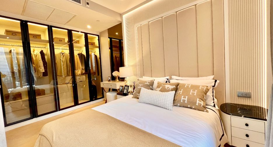 For sale 2 bedrooms condo in Huai Khwang, Bangkok