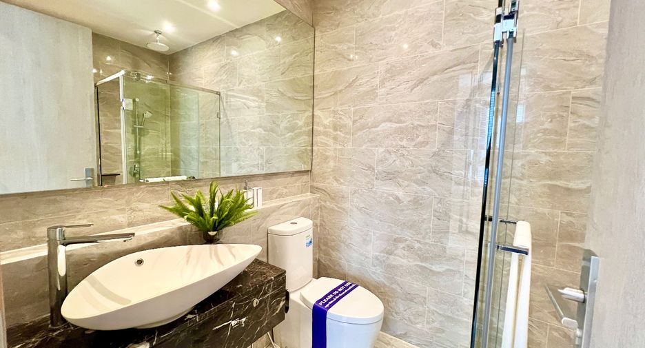 For sale 2 bedrooms condo in Huai Khwang, Bangkok