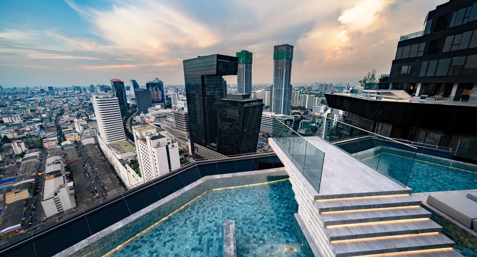 For sale 2 bedrooms condo in Huai Khwang, Bangkok