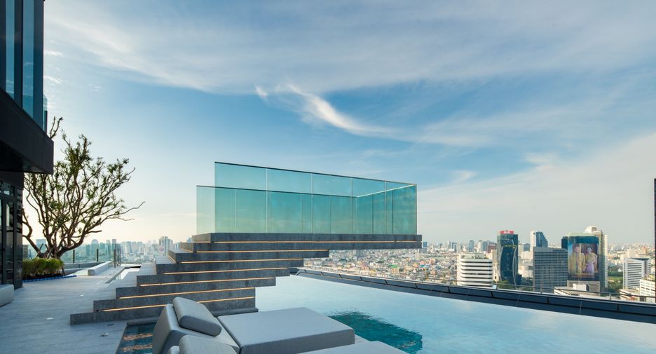 For sale 2 bedrooms condo in Huai Khwang, Bangkok