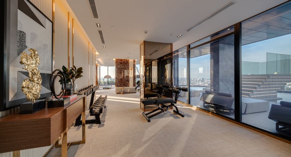 For sale 2 bedrooms condo in Huai Khwang, Bangkok