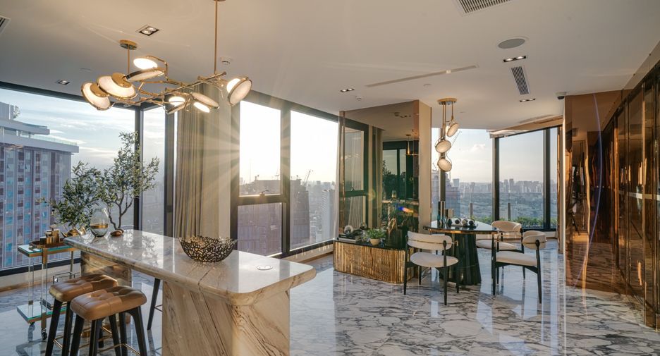 For sale 2 bedrooms condo in Huai Khwang, Bangkok