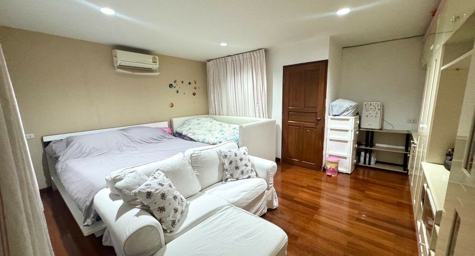 Casa adosada en venta de 3 habitaciones en Huai Khwang, Bangkok