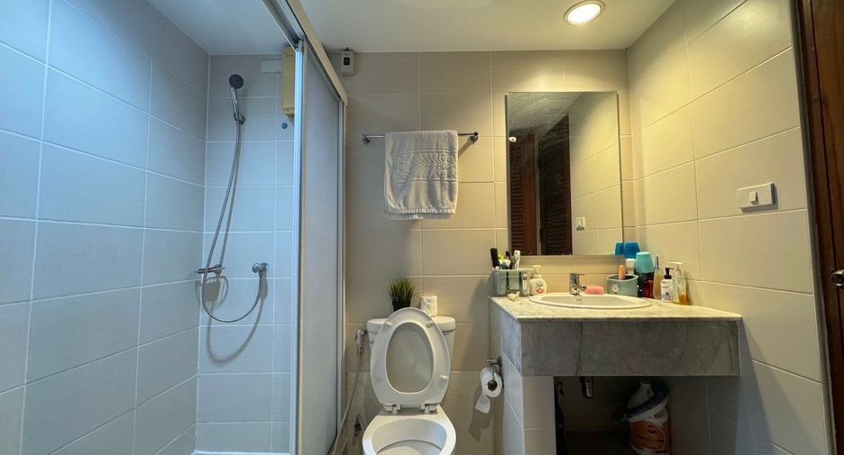 Casa adosada en venta de 3 habitaciones en Huai Khwang, Bangkok
