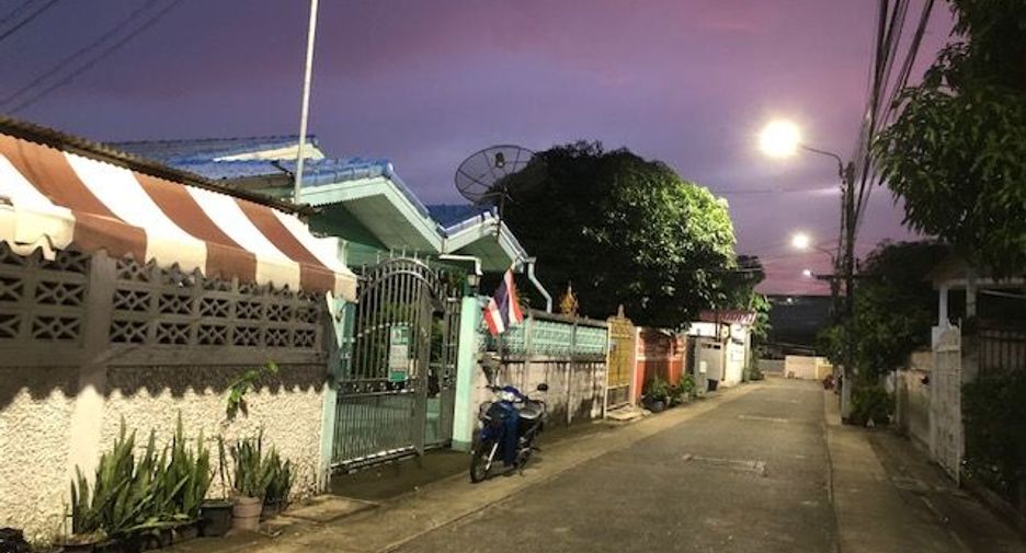 À vendre 42 chambres maison à Mueang Samut Prakan, Samut Prakan