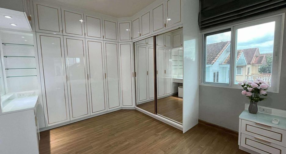 Haus zur Miete mit 4 Zimmer in Bang Khen, Bangkok