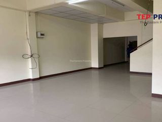 À vendre 4 chambres local commercial à Si Racha, Chonburi