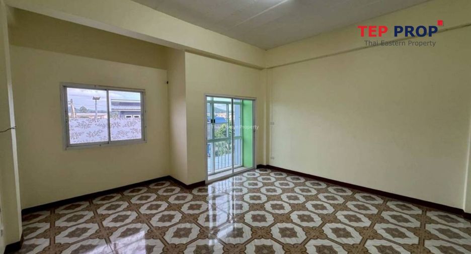 À vendre 4 chambres local commercial à Si Racha, Chonburi