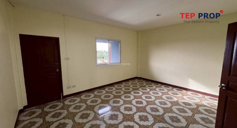 À vendre 4 chambres local commercial à Si Racha, Chonburi