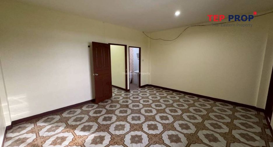 À vendre 4 chambres local commercial à Si Racha, Chonburi