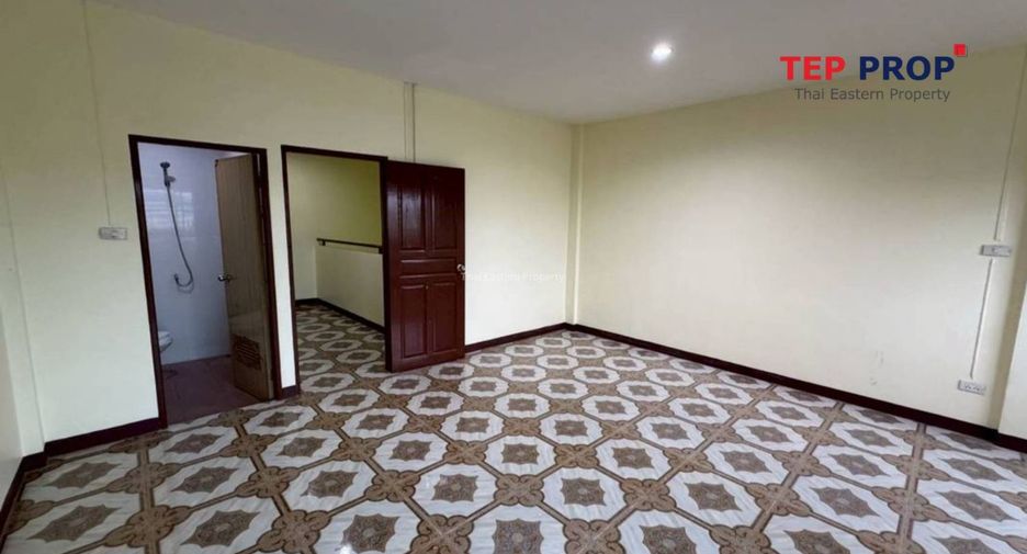 À vendre 4 chambres local commercial à Si Racha, Chonburi