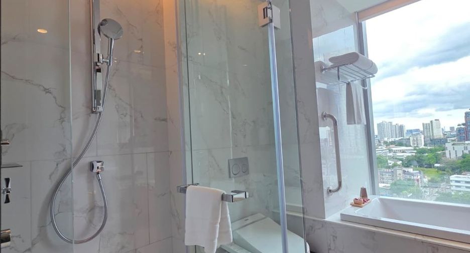 For rent 2 bedrooms condo in Khlong Toei, Bangkok