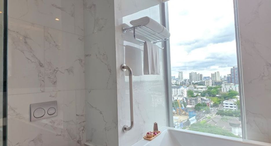For rent 2 bedrooms condo in Khlong Toei, Bangkok