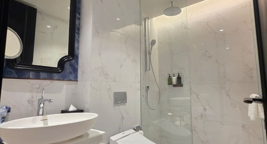 For rent 2 bedrooms condo in Khlong Toei, Bangkok