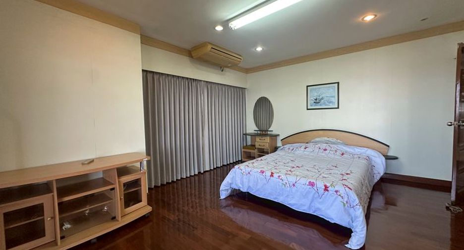 For rent 2 bedrooms condo in Si Racha, Chonburi