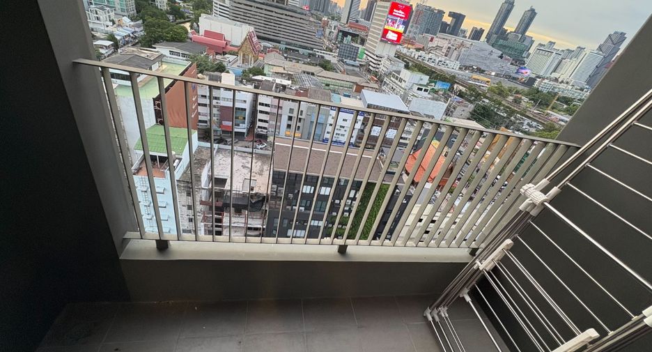 For rent 2 bedrooms condo in Watthana, Bangkok