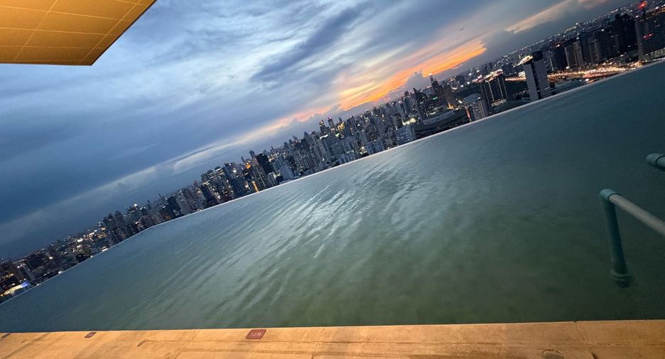 For rent 2 bedrooms condo in Watthana, Bangkok