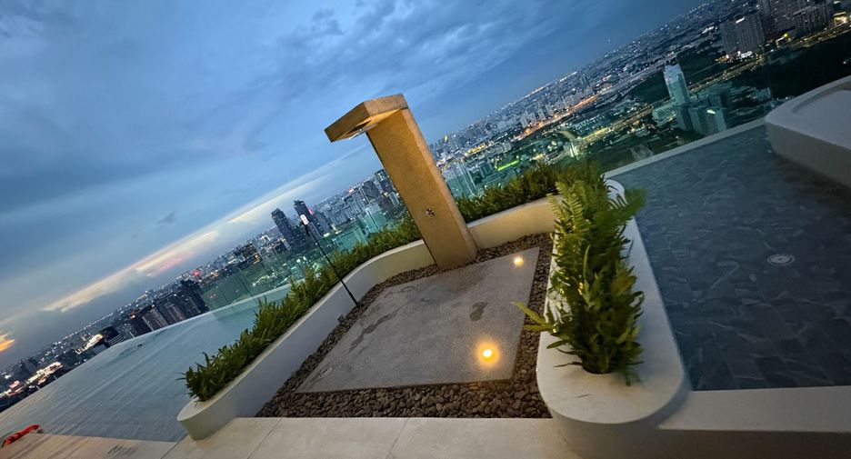 For rent 2 bedrooms condo in Watthana, Bangkok
