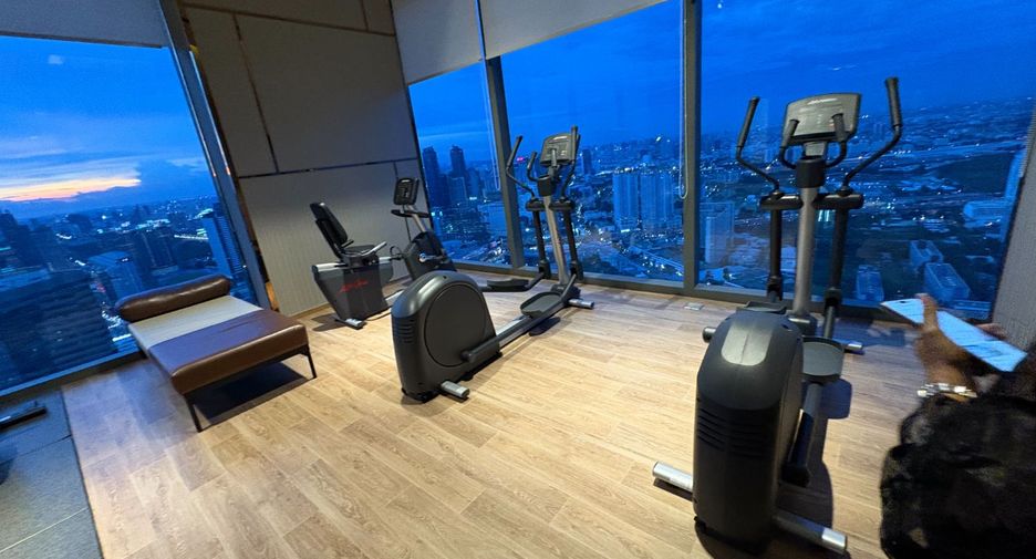 For rent 2 bedrooms condo in Watthana, Bangkok