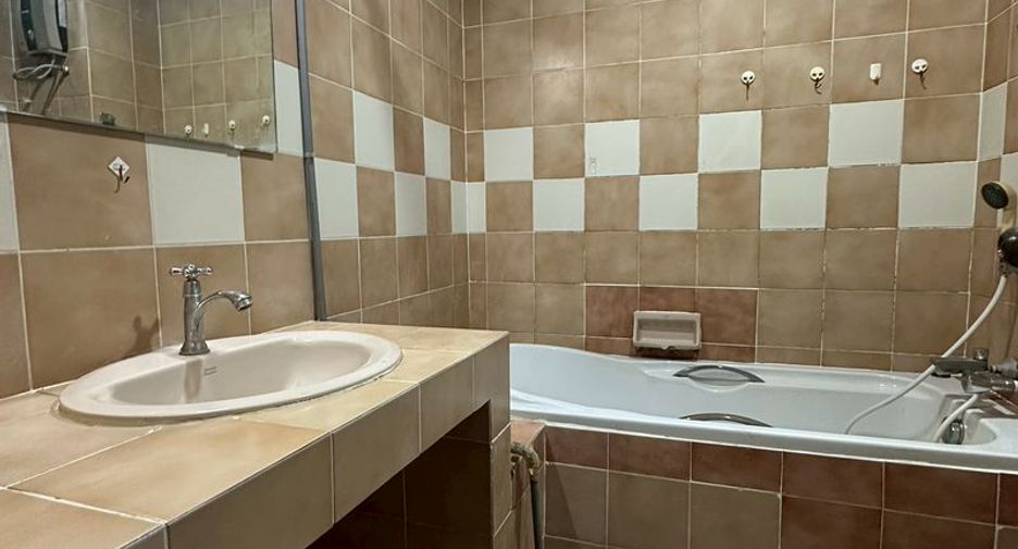 For rent 2 bedrooms condo in Si Racha, Chonburi