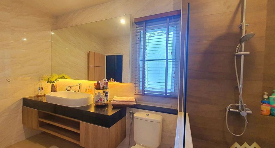 Casa en alquiler de 3 habitaciones en Bang Lamung, Chonburi
