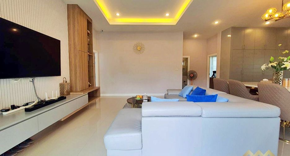 Casa en alquiler de 3 habitaciones en Bang Lamung, Chonburi