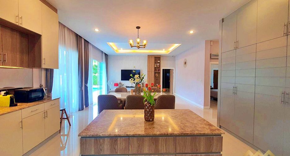 Casa en alquiler de 3 habitaciones en Bang Lamung, Chonburi