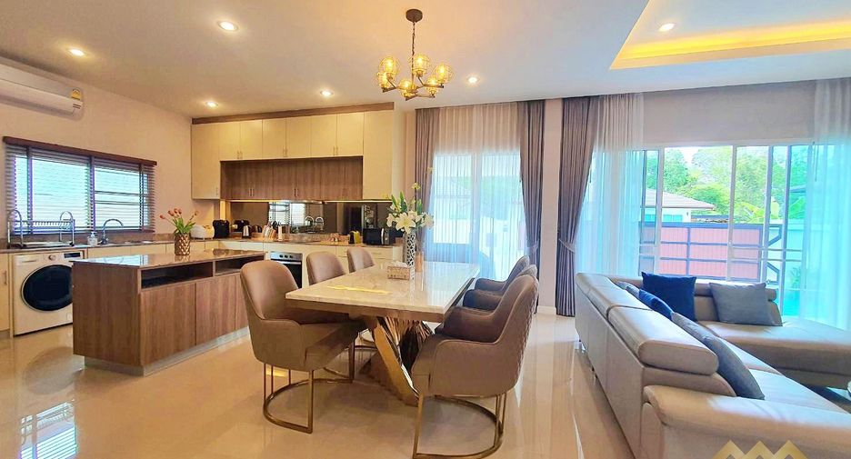 Casa en alquiler de 3 habitaciones en Bang Lamung, Chonburi