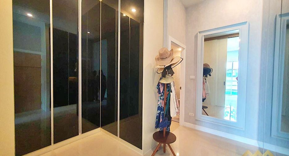 Casa en alquiler de 3 habitaciones en Bang Lamung, Chonburi