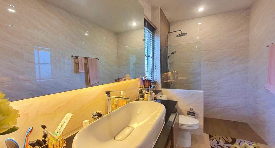Casa en alquiler de 3 habitaciones en Bang Lamung, Chonburi