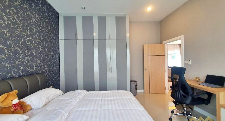 Casa en alquiler de 3 habitaciones en Bang Lamung, Chonburi